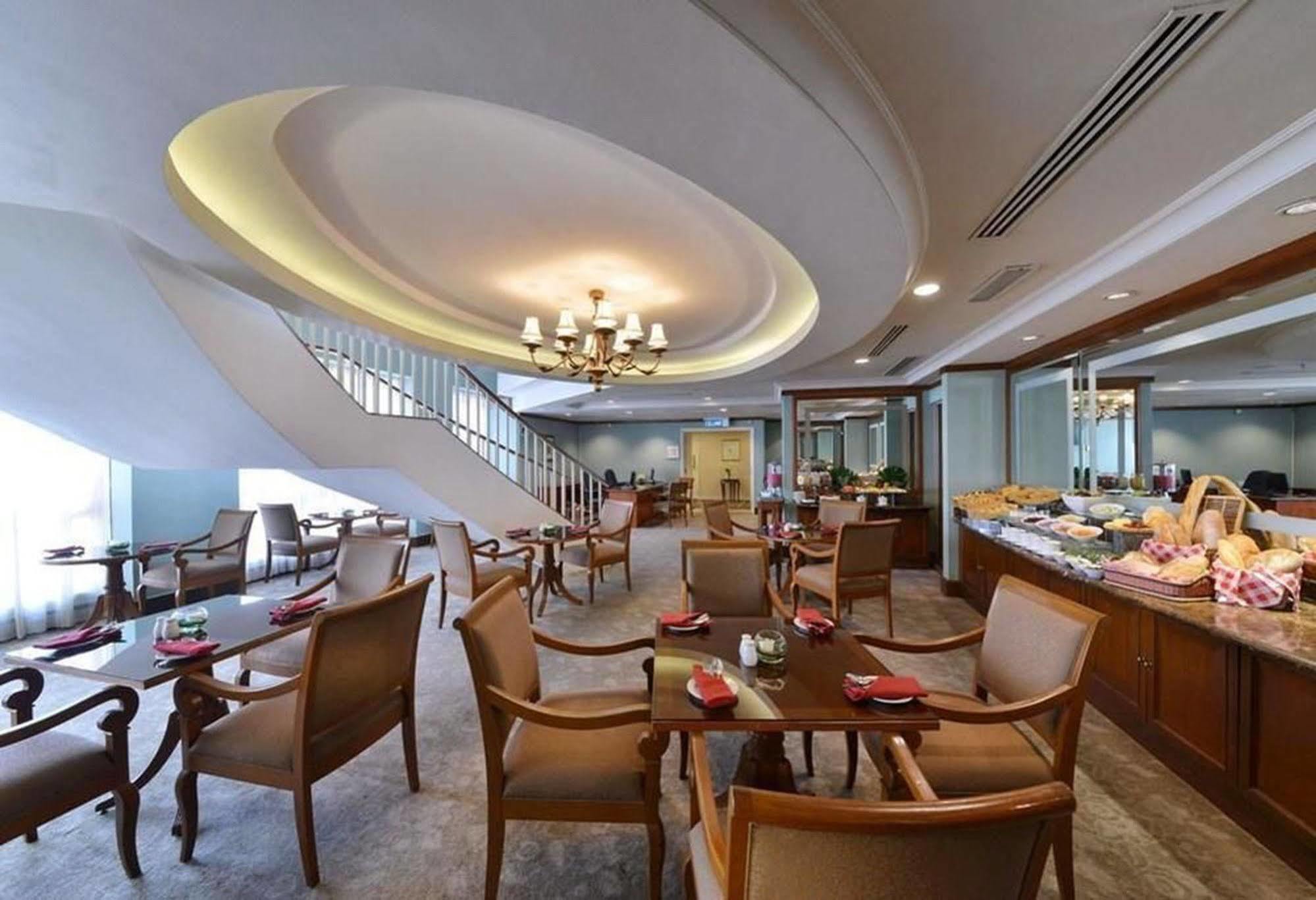 Hotel Equatorial Melaka エクステリア 写真 The Club at Changi Airport